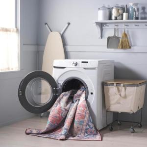 Martha Stewart x SAFAVIEH Machine Washable Area Rug Collection – 5′ x 8′, Rust & Blue, Slip Resistant & Easy Cleaning, Ideal for Ideal for Living Room, Bedroom, Dining Space (MSRW113Q)(Rust/Blue)