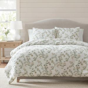 Martha Stewart – Queen Duvet Cover Set, Crisp & Smooth Bedding with a Cotton Percale Lightweight Feel, Reversible 3 Piece Bed Set with Matching Pillowcases (Simple Scallop Blue)(Hazel Floral Beige)